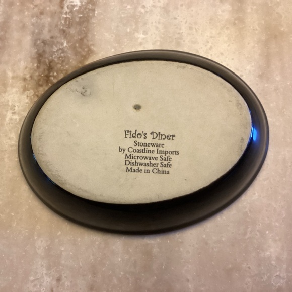 Fido’s Diner Stoneware Cat Dish w/Fish Skeletons and Cat Paw Print in the Center - Picture 2 of 2